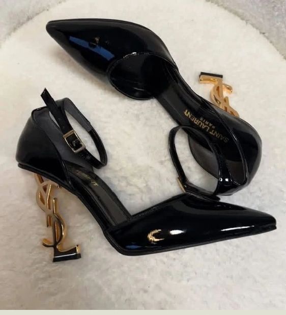 Elegant Black Pointed Toe Pump Heels